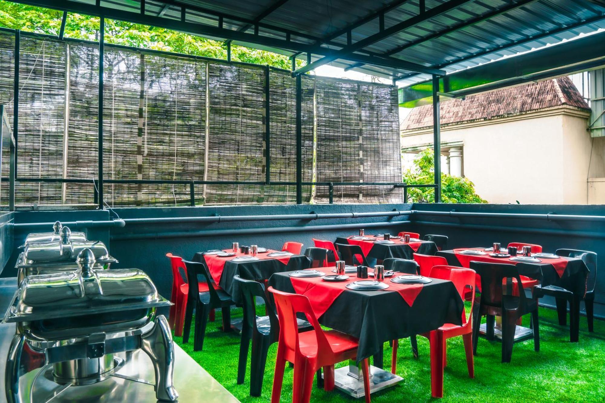 Treebo Serenity Inn, Koregaon Park Пуна Экстерьер фото
